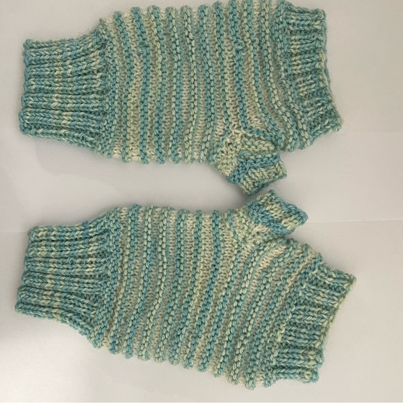 Dee’s Loominary, hand knitted, wool blend fingerless gloves. - Picture 3 of 4